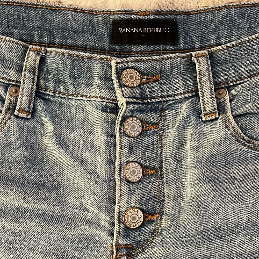Banana Republic High-Waisted Denim Shorts - Picture 2 of 4